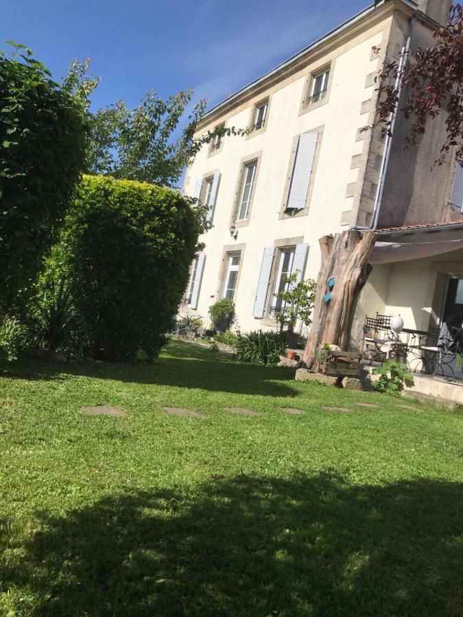 Chez Guilhem Saint-Maixent-l'Ecole Exterior foto